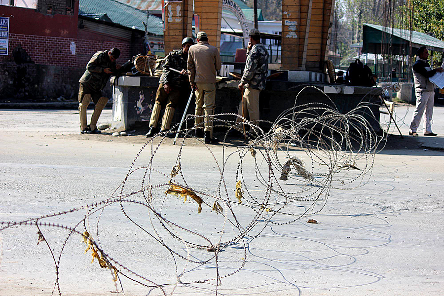 barbed wire at Kashmir