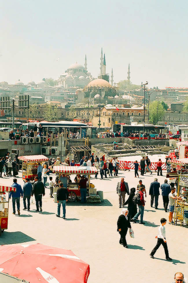 crowd in instambul